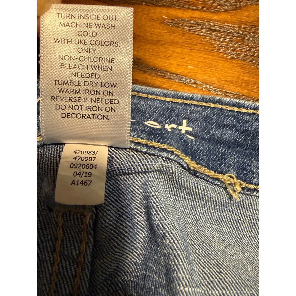 Westport Signature Fit Boyfriend Jeans Womens 18W Blue Floral Embroidered Crop - Picture 10 of 16
